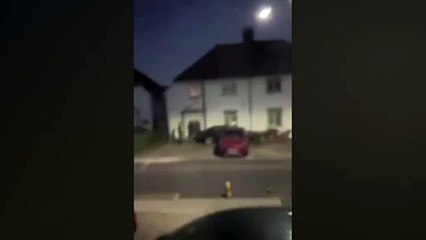 Machete wielding thugs try to break into a home in Hayes, West London