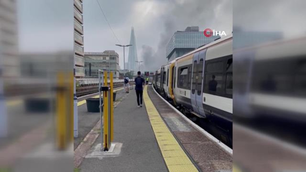 Londra'da metro istasyonu yakınındaki bisiklet parkında yangın çıktı