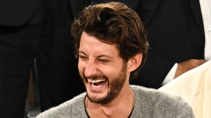 VOICI - Pierre Niney croit avoir trouvé un sosie de Leonardo DiCaprio, sa blague crée la polémique