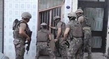 Son dakika haber... İzmir polisinden film sahnelerini aratmayan operasyon: 29 torbacı gözaltında