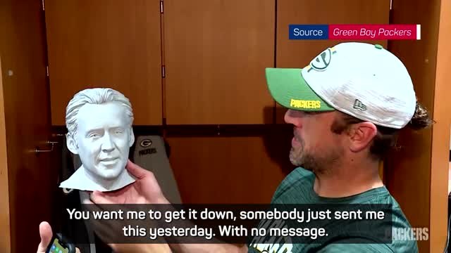 Packers QB Aaron Rodgers shows of 'Nicolas Cage' bust
