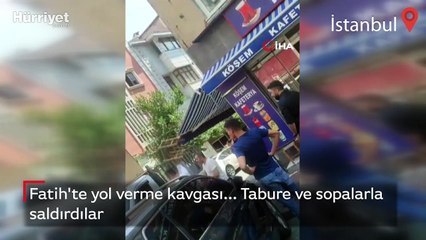 Fatih'te yol verme kavgası... Tabure ve sopalarla saldırdılar