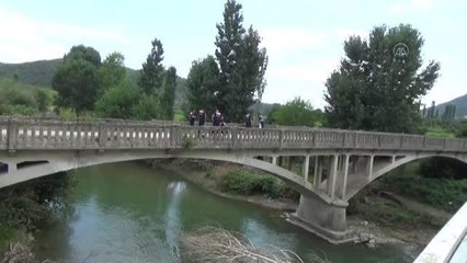 Aracı yanmış halde bulunan kadın için arama çalışması başlatıldı