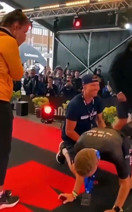 Spanish triathlete Christian Moriatheil decided to propose to a girl after the Ironman Tallinn race