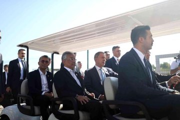 Bakan Akar, Malezya Kralı Sultan Abdullah Şah ile FNSS tesislerini gezdi