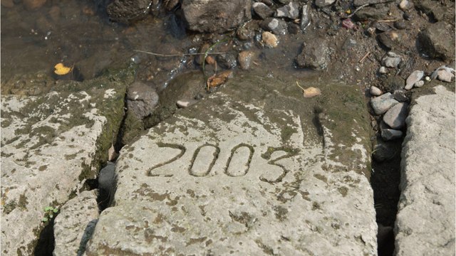 Traurige Entdeckung in deutschen Flüssen: Dürre legt Hungersteine frei