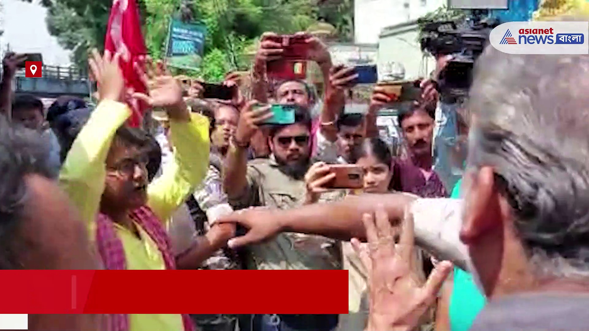 অধিগ্রহণ করা জমি ফিরিয়ে দেওয়ার দাবিতে আইন অমান্য কর্মসূচি, পুলিশ আটক করে  আন্দোলনকারীদের 