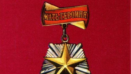 Vladimir Poutine réhabilite le titre soviétique de "Mère héroïne" pour encourager la natalité