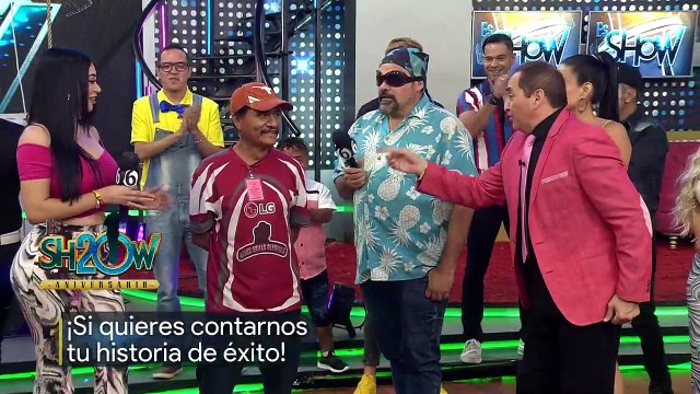 Chavana premia a este señor en el columpio del éxito