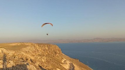 Van haberi! Yamaç paraşütü tutkunlarının yeni adresi Erciş oldu