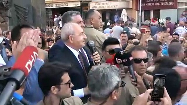 Kılıçdaroğlu'na miting meydanında 'Bay Kemal'lı pankart şoku