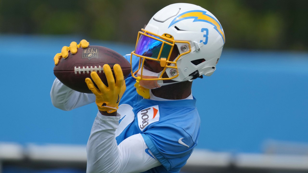 NFL Headlines 8/17: Chargers Extend Derwin James