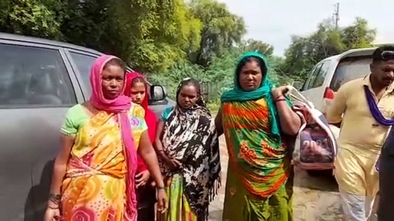 कपड़े-बर्तन बेचने के बहाने ग्रामीण महिलाओं को झांसे में लेकर गहने ठगे