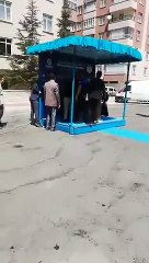 Vekil korumaları, AKP'ye tepki gösteren kadına müdahale etti