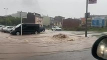 Las lluvias causan estragos en Cataluña y podrían haber sido la causa del derrumbe de una terraza en Oviedo