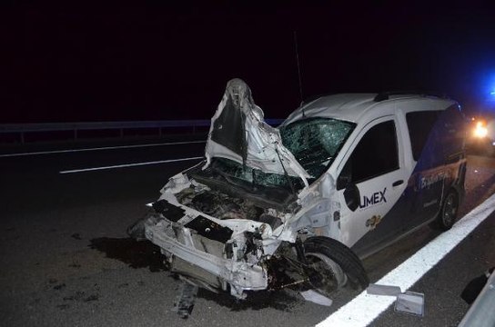 Kastamonu haberi | HAFİF TİCARİ ARAÇ BARİYERLERE ÇARPTI: 1 ÖLÜ, 1 YARALI