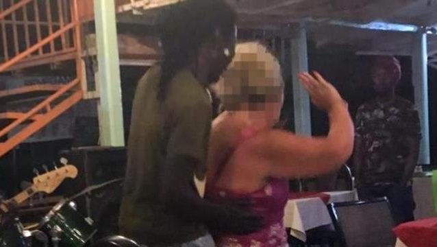 Gambia ile İngiltere arasında 'yaşlı kadın turist' krizi: Lütfen cinsel ilişki için ülkemize gelmesinler