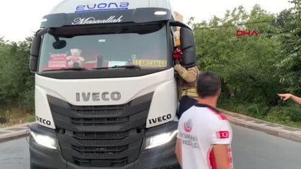 ÜMRANİYE'DE ÇALIŞIR HALDE YOL ORTASINDA BIRAKTIĞI KAMYONDA 2 SAAT UYUDU