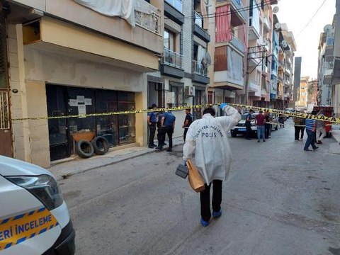 BOŞANMA AŞAMASINDAKİ EŞİ İLE KAYINPEDERİNİ ÖLDÜRÜP, 2 BALDIZINI AĞIR YARALADI