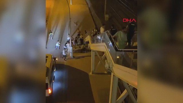 Tekme tokat kavga ettiler polisi görünce kaçtılar