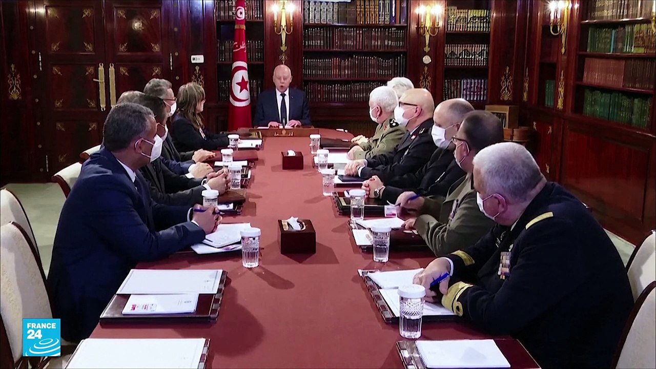 الرئيس التونسي قيس سعيد يصادق على الدستور الجديد