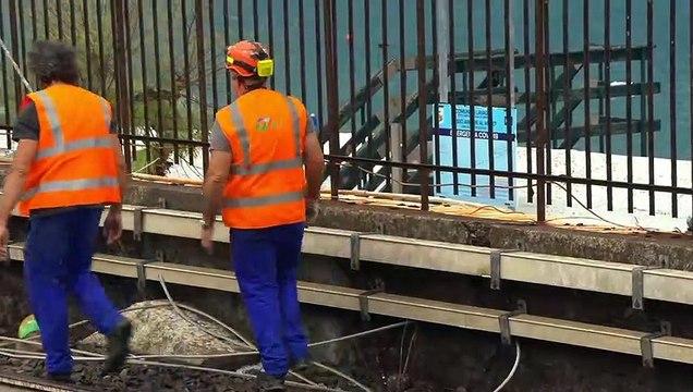 Lavagna, tromba d'aria: tetti divelti, cabine balneari finiscono sui binari