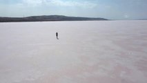 Avustralyalı aktivist küresel su sorunu için Tuz Gölü'nde maraton koştu