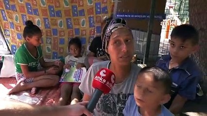 Kira ödeyemeyen aile sokağa atıldı! Cami bahçesinde yaşıyorlar