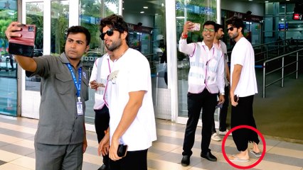 Vijay Deverakonda Wears Chappal At Airport, Clicks Selfie With Airport Staff