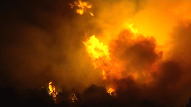 Las lluvias de la noche alivian pero no ayudan a controlar el incendio de Bejís