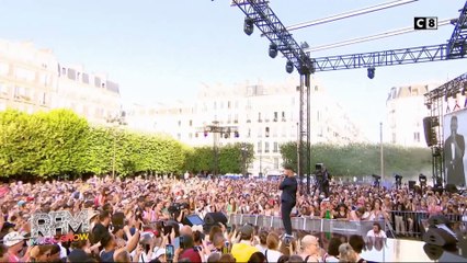 Slimane chante son single "La recette" en live