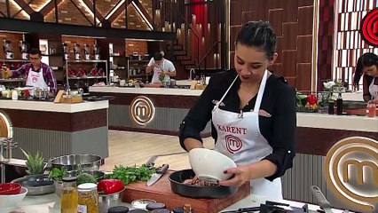 VIDEO: Karent decidió aplicar el consejo que le dieron los chefs Marcos y Marko para preparar su corte "Pork Belly".