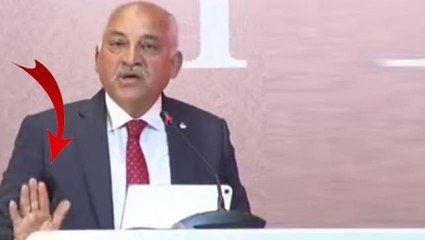 TFF Başkanı Mehmet Büyükekşi'nin basın toplantısında yaptığı hareket ortalığı ayağa kaldırdı