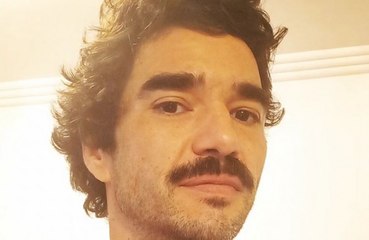 Caio Blat explica por que não divide teto com esposa: ‘Cada um tem liberdade e desejo’