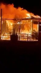 Un incendie détruit un bar de plage à Pampelonne