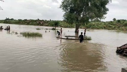 खतरे के निशान से छह मीटर ऊपर चंबल, दर्जनभर गांवों का रास्ता कटा...देखें वीडियो