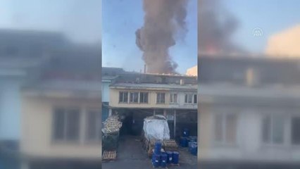 Beylikdüzü'nde bir iş yerinde çıkan yangın söndürüldü