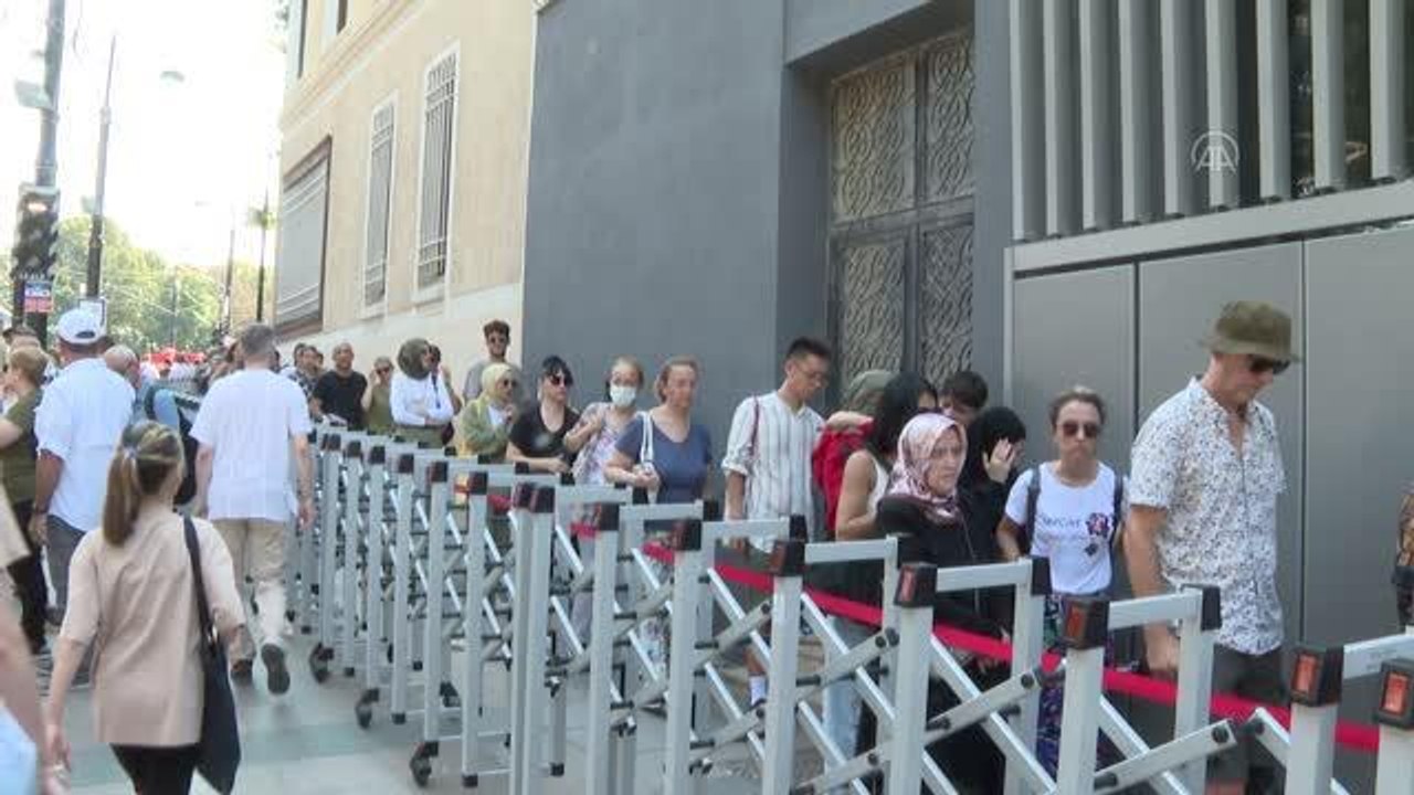 Gençler, "GNS" ile İstanbul'u gezmenin sefasını sürüyor