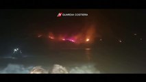 Evacúan la isla de Pantellería por los incendios