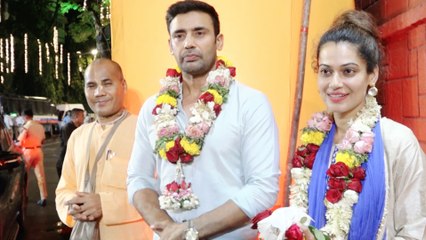 मुंबई में रिसेप्शन पार्टी के पहले सग्राम सिंह और पायल रोहतगी ने लिया कृष्ण भगवान का आशीर्वाद