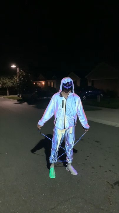 Guy Wearing Reflective Tracksuit Shows Skipping Routine With Led Rope -  video Dailymotion