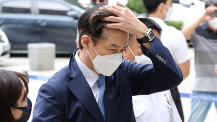 조국, '정경심 형집행정지 불허' 질문에 묵묵부답 / YTN