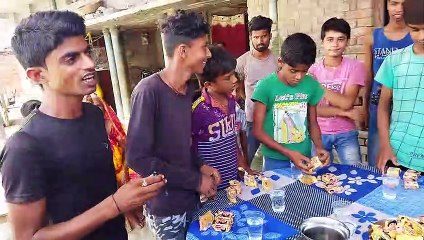 1 मिनट में सबसे ज्यादा परले जी  खाओ 300  ले जाओ   Parle G eating Challenge - Mr. Food Challenger