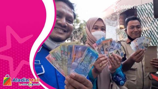 Warga Surabaya 'Serbu' Mobil Keliling BI demi Tukar Uang Kertas Baru