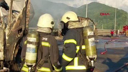 Son dakika haberleri | TEM OTOYOLU'NDA TIR İLE TANKERİN ÇARPIŞTIĞI KAZADA 2 KİŞİ YARALANDI