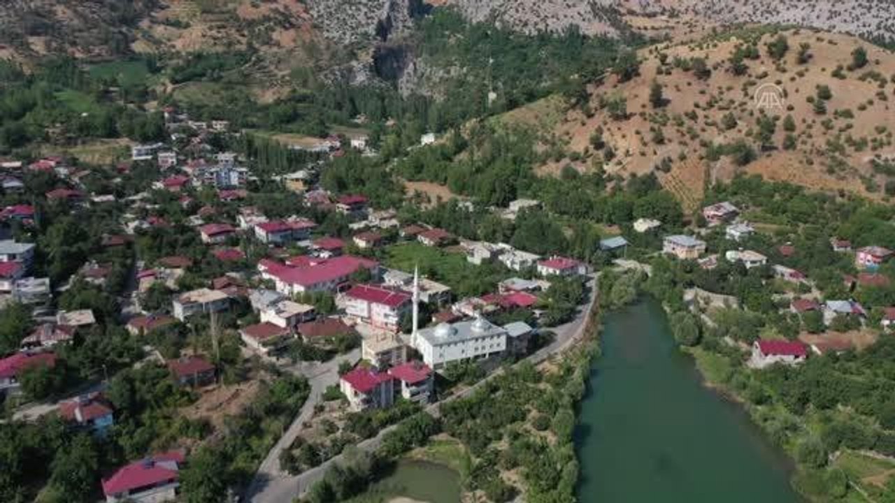 Kahramanmaraş gündem haberi: KAHRAMANMARAŞ - Yeşilin tonları arasındaki Döngel Şelalesi ziyaretçilerini serinletiyor