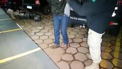 PRF detém homem em posse de 100 kg de maconha dentro de veículo