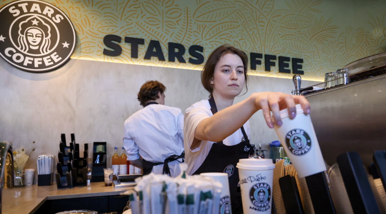 Moskau: putin-treuer rapper eröffnet starbucks unter neuem namen