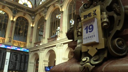 El Ibex 35 cae un 0,32 % en la apertura y mantiene por la mínima los 8.400 puntos
