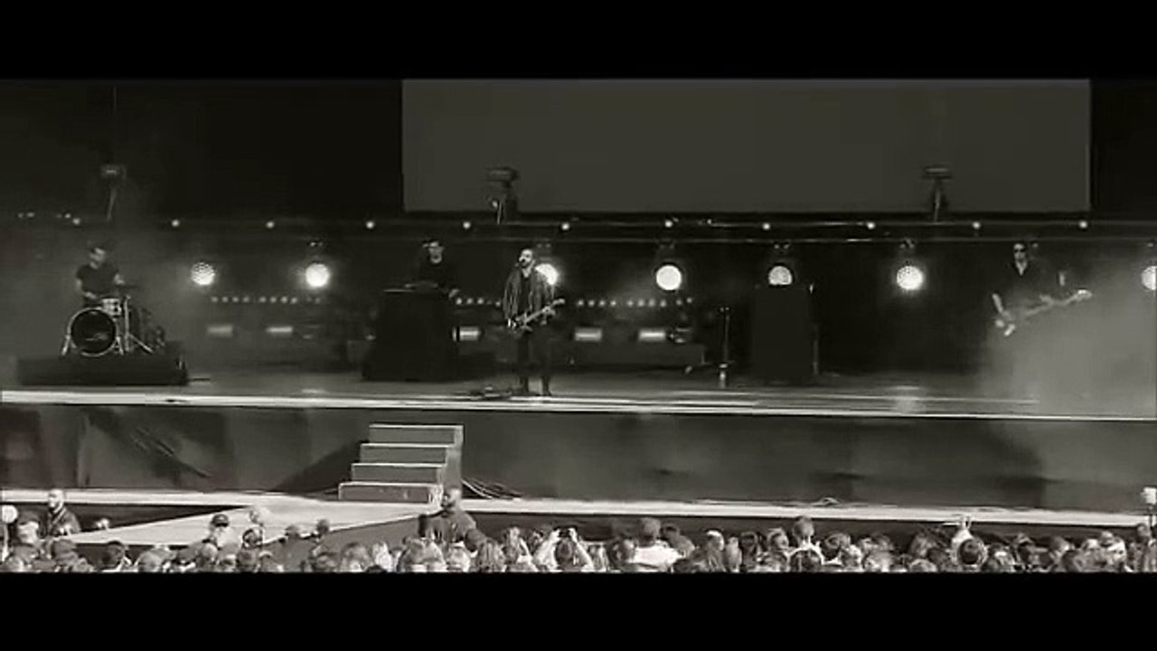 Cigarettes After Sex chante "Nothing's Gonna Hurt You Baby" à Rock en Seine